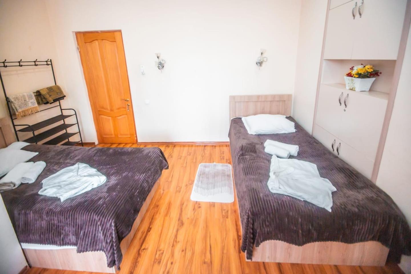 Guest House Sanapiro Koutaïssi Extérieur photo